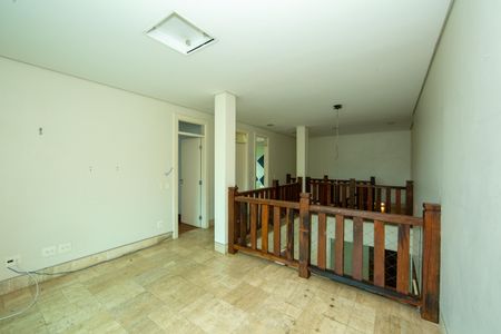 Casa à venda com 523m², 5 quartos e 5 vagas Casa à venda com 523m², 5 quartos e 5 vagasCIRCULACAO