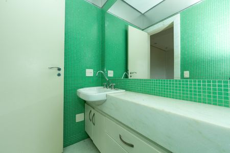 Casa à venda com 523m², 5 quartos e 5 vagas Casa à venda com 523m², 5 quartos e 5 vagasBANHEIRO3