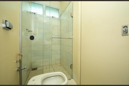 Casa à venda com 523m², 5 quartos e 5 vagas Casa à venda com 523m², 5 quartos e 5 vagasBANHEIRO5