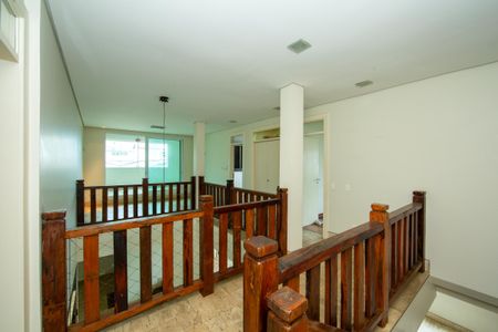 Casa à venda com 523m², 5 quartos e 5 vagas Casa à venda com 523m², 5 quartos e 5 vagasCIRCULACAO