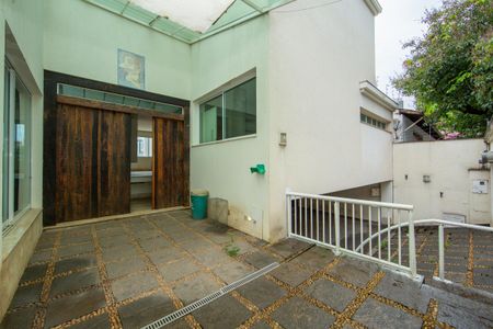 Casa à venda com 523m², 5 quartos e 5 vagas Casa à venda com 523m², 5 quartos e 5 vagasFACHADA