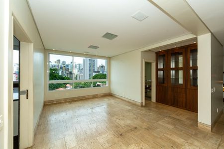 Casa à venda com 523m², 5 quartos e 5 vagas Casa à venda com 523m², 5 quartos e 5 vagasSALA