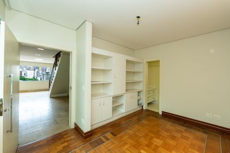 Casa à venda com 523m², 5 quartos e 5 vagas Casa à venda com 523m², 5 quartos e 5 vagasQUARTO5