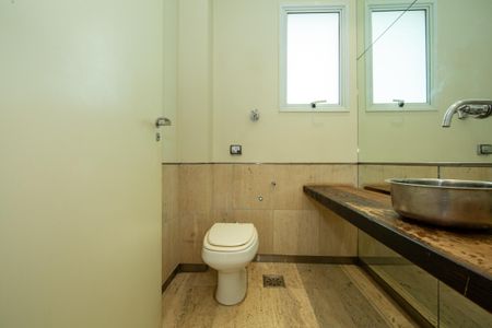 Casa à venda com 523m², 5 quartos e 5 vagas Casa à venda com 523m², 5 quartos e 5 vagasBANHEIRO6