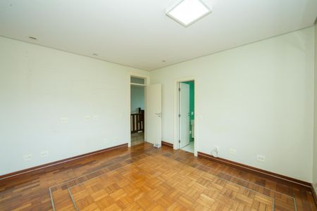 Casa à venda com 523m², 5 quartos e 5 vagas Casa à venda com 523m², 5 quartos e 5 vagasQUARTO3