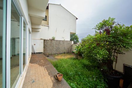 Casa à venda com 523m², 5 quartos e 5 vagas Casa à venda com 523m², 5 quartos e 5 vagasAREA EXTERNA