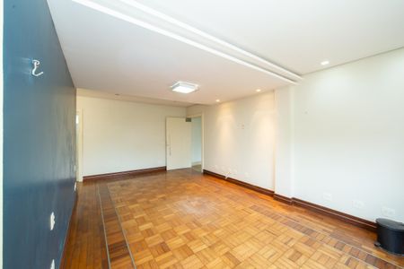 Casa à venda com 523m², 5 quartos e 5 vagas Casa à venda com 523m², 5 quartos e 5 vagasQUARTO4