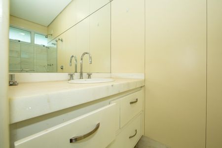 Casa à venda com 523m², 5 quartos e 5 vagas Casa à venda com 523m², 5 quartos e 5 vagasBANHEIRO5