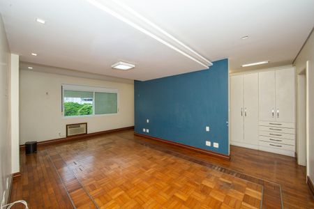 Casa à venda com 523m², 5 quartos e 5 vagas Casa à venda com 523m², 5 quartos e 5 vagasQUARTO4