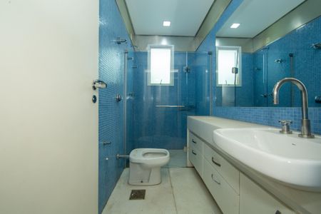 Casa à venda com 523m², 5 quartos e 5 vagas Casa à venda com 523m², 5 quartos e 5 vagasBANHEIRO2