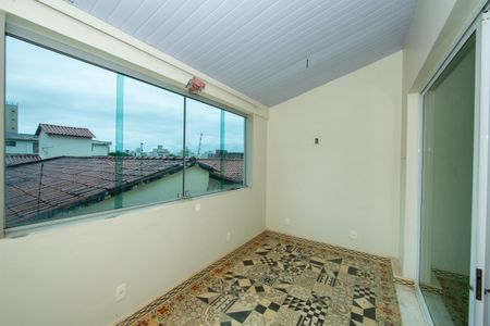 Casa à venda com 523m², 5 quartos e 5 vagas Casa à venda com 523m², 5 quartos e 5 vagasVARANDA