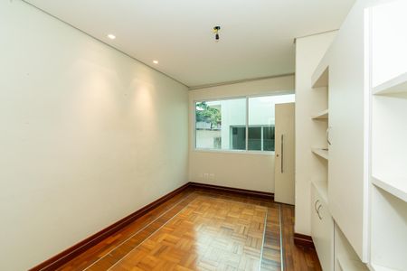 Casa à venda com 523m², 5 quartos e 5 vagas Casa à venda com 523m², 5 quartos e 5 vagasQUARTO5