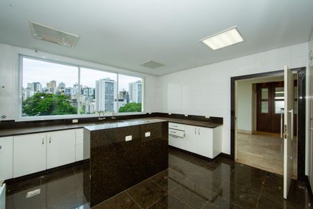 Casa à venda com 523m², 5 quartos e 5 vagas Casa à venda com 523m², 5 quartos e 5 vagasCOZINHA