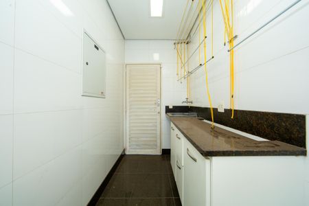 Casa à venda com 523m², 5 quartos e 5 vagas Casa à venda com 523m², 5 quartos e 5 vagasAREA DE SERVICO