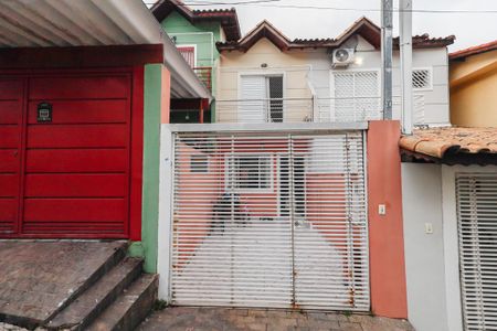 Casa à venda com 130m², 2 quartos e 1 vaga Casa à venda com 130m², 2 quartos e 1 vagaFachada