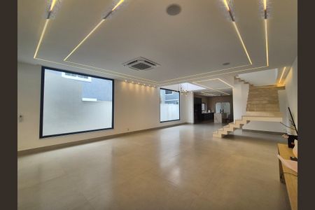 Sala  de casa de condomínio à venda com 5 quartos, 450m² em Barra da Tijuca, Rio de Janeiro