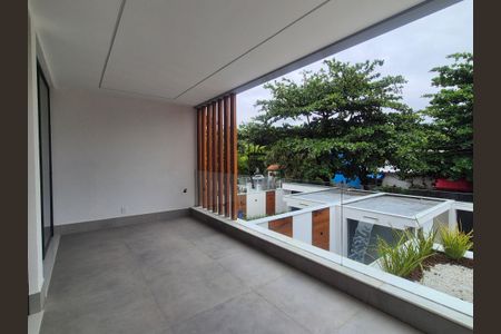 Casa de condomínio à venda com 450m², 5 quartos e 3 vagasVaranda 