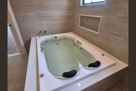 Casa de condomínio à venda com 450m², 5 quartos e 3 vagasBanheiro 