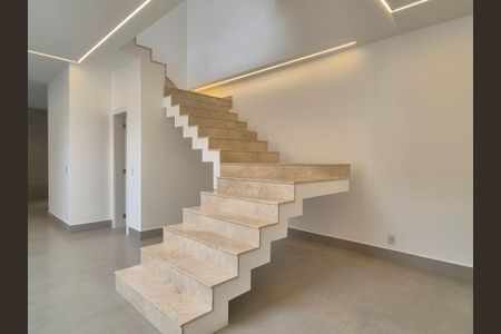 Casa de condomínio à venda com 450m², 5 quartos e 3 vagasEscada 