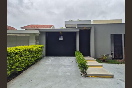 Casa de condomínio à venda com 450m², 5 quartos e 3 vagasFachada 