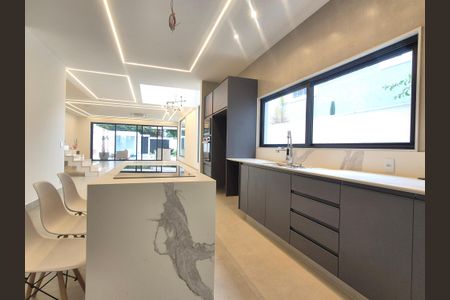 Casa de condomínio à venda com 450m², 5 quartos e 3 vagasCozinha 