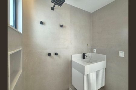 Casa de condomínio à venda com 450m², 5 quartos e 3 vagasBanheiro 