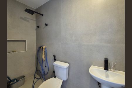 Casa de condomínio à venda com 450m², 5 quartos e 3 vagasBanheiro de Serviço 