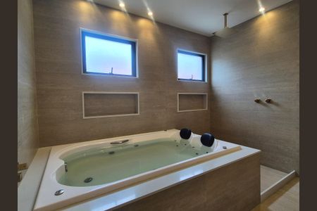 Casa de condomínio à venda com 450m², 5 quartos e 3 vagasBanheiro 