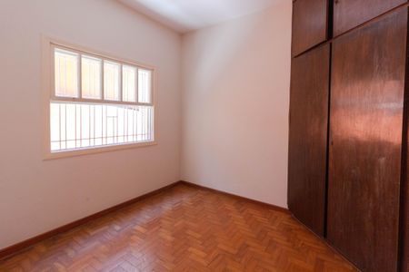 Casa à venda com 300m², 4 quartos e 2 vagas Casa à venda com 300m², 4 quartos e 2 vagasQuarto 4