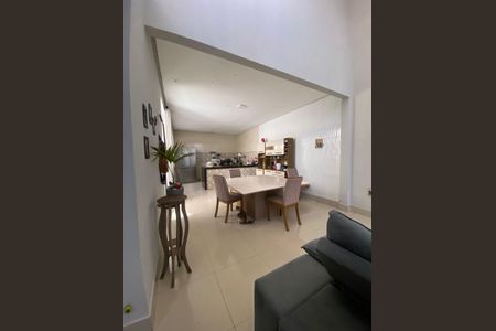 Casa de Condomínio para alugar com 4 quartos, 155m² em Condomínio Amin Camargo, Goiânia