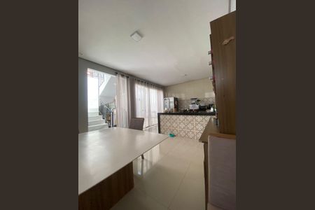 Casa de Condomínio para alugar com 4 quartos, 155m² em Condomínio Amin Camargo, Goiânia