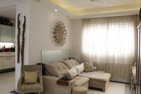 Casa à venda com 450m², 4 quartos e 6 vagasSala