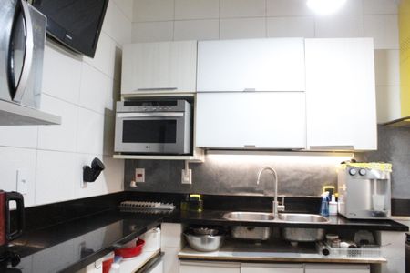 Casa à venda com 450m², 4 quartos e 6 vagasCozinha