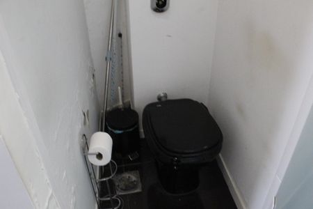 Casa à venda com 450m², 4 quartos e 6 vagasBanheiro da Suíte 2