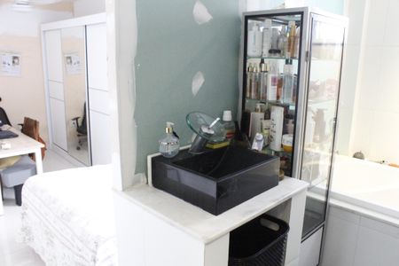 Casa à venda com 450m², 4 quartos e 6 vagasBanheiro da Suíte 2