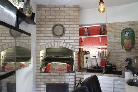 Casa à venda com 450m², 4 quartos e 6 vagasChurrasqueira