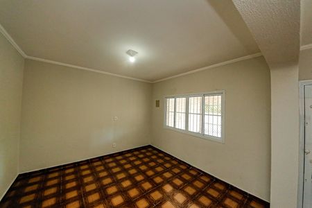 Casa para alugar com 3 quartos, 230m² em Vila Paulo Silas, São Paulo