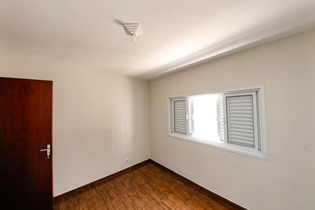 Casa para alugar com 3 quartos, 230m² em Vila Paulo Silas, São Paulo