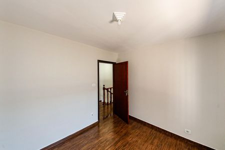 Casa para alugar com 3 quartos, 230m² em Vila Paulo Silas, São Paulo