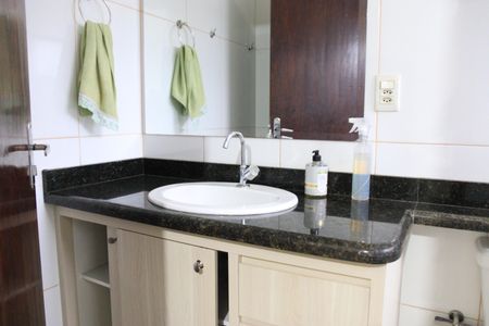 Casa para alugar com 290m², 3 quartos e 4 vagasBanheiro da Suíte 2