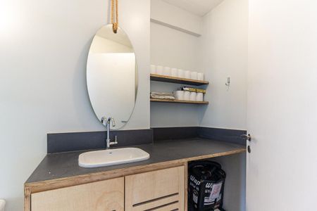 Banheiro de kitnet/studio para alugar com 1 quarto, 47m² em Centro Histórico de São Paulo, São Paulo