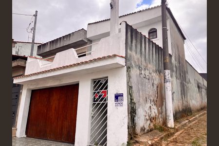 Casa à venda com 149m², 4 quartos e 2 vagasFachada