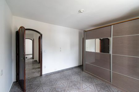 Casa à venda com 149m², 4 quartos e 2 vagasSuíte