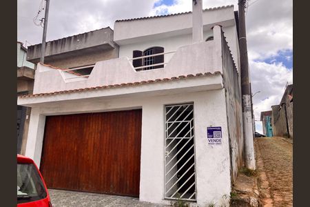 Casa à venda com 149m², 4 quartos e 2 vagasFachada