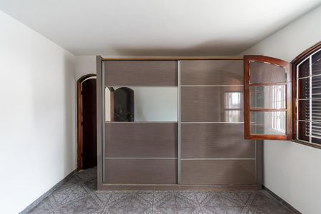 Casa à venda com 149m², 4 quartos e 2 vagasSuíte