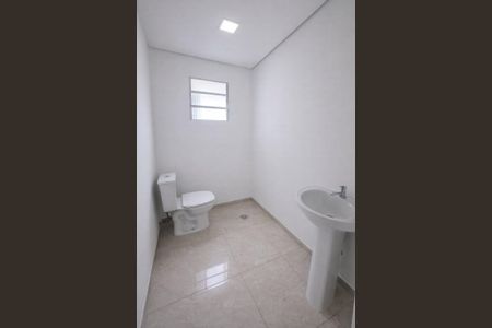 Casa à venda com 210m², 6 quartos e 4 vagasBanheiro 2