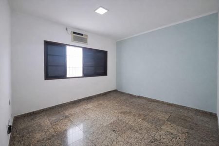 Casa à venda com 210m², 6 quartos e 4 vagasQuarto 2