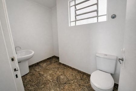 Casa à venda com 210m², 6 quartos e 4 vagasBanheiro 3