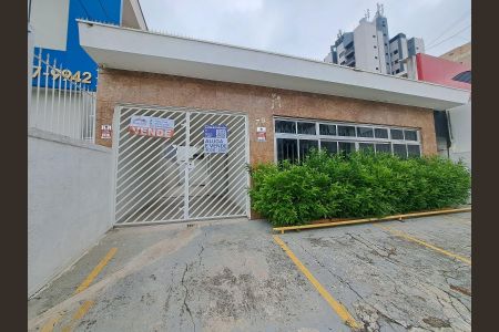 Casa à venda com 210m², 6 quartos e 4 vagasFachada com PLACA