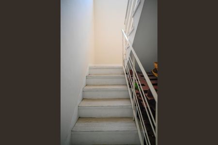 Casa à venda com 150m², 3 quartos e 2 vagasEscada